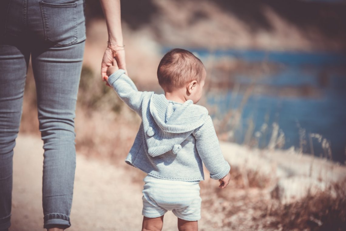 enfant avec sa maman