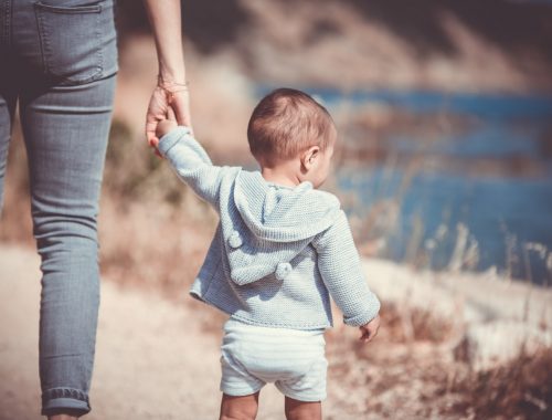 enfant avec sa maman